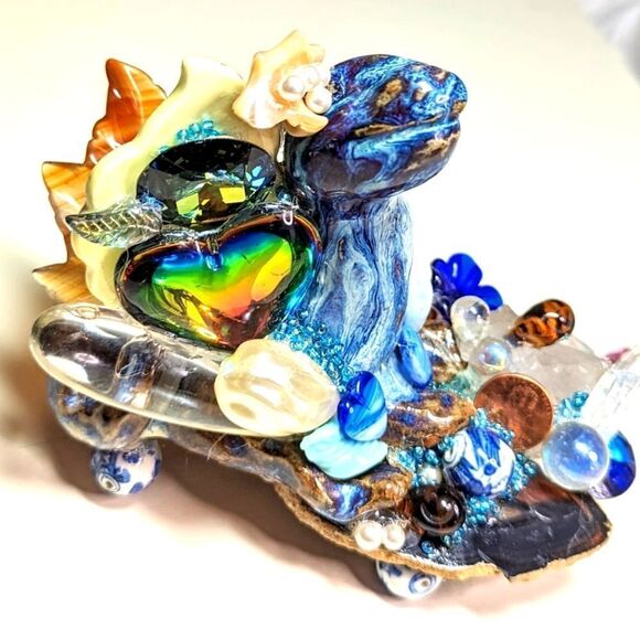 Wendy Gell Minature Sculpture Baby Dragon with Quartz Crystal, Rainbow Heart. - Picture 2 of 4